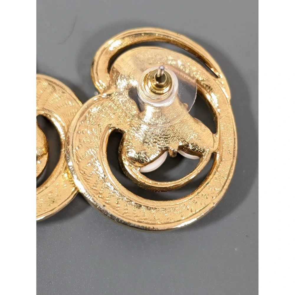 Vintage Avon Island Shell Pierced Earrings Gold‎ Tone Faux Pearl Swirl